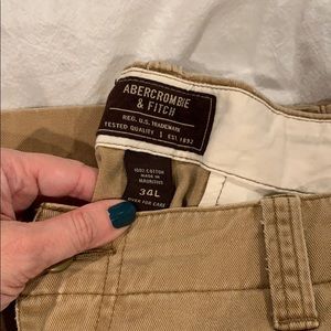 Wide leg Abercrombie & Fitch khakis 34L